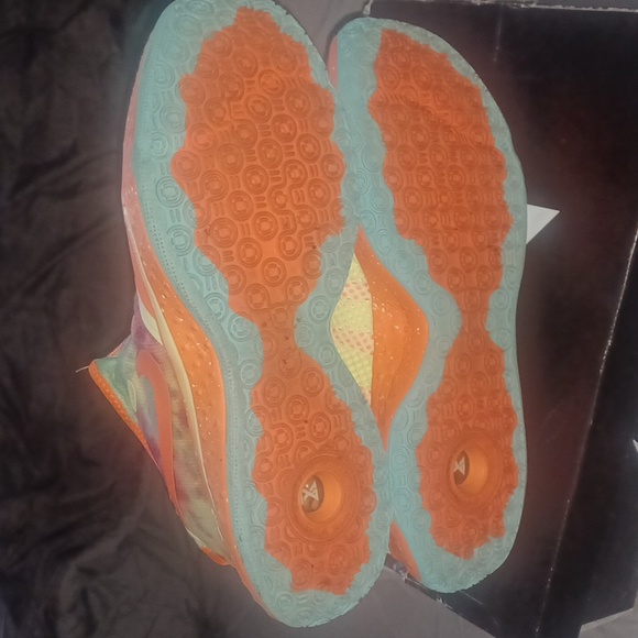 Nike - Picture 2 of 3